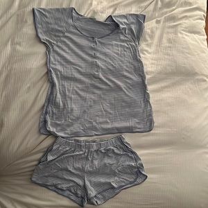 Lake pjs, size medium maternity short set in blue